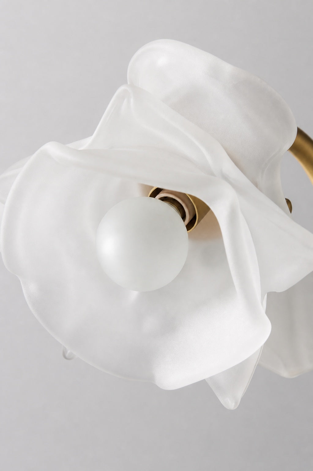 Revalis Glasblumen-Wandleuchte – Moderne florale Wandleuchte