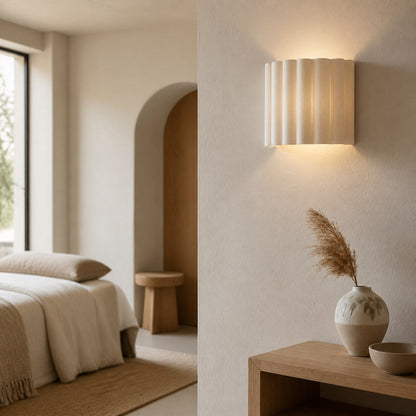 Velura Wandleuchte mit Leinenfalte – Sanftes, plissiertes Stoffdesign für Schlafzimmer oder Flur