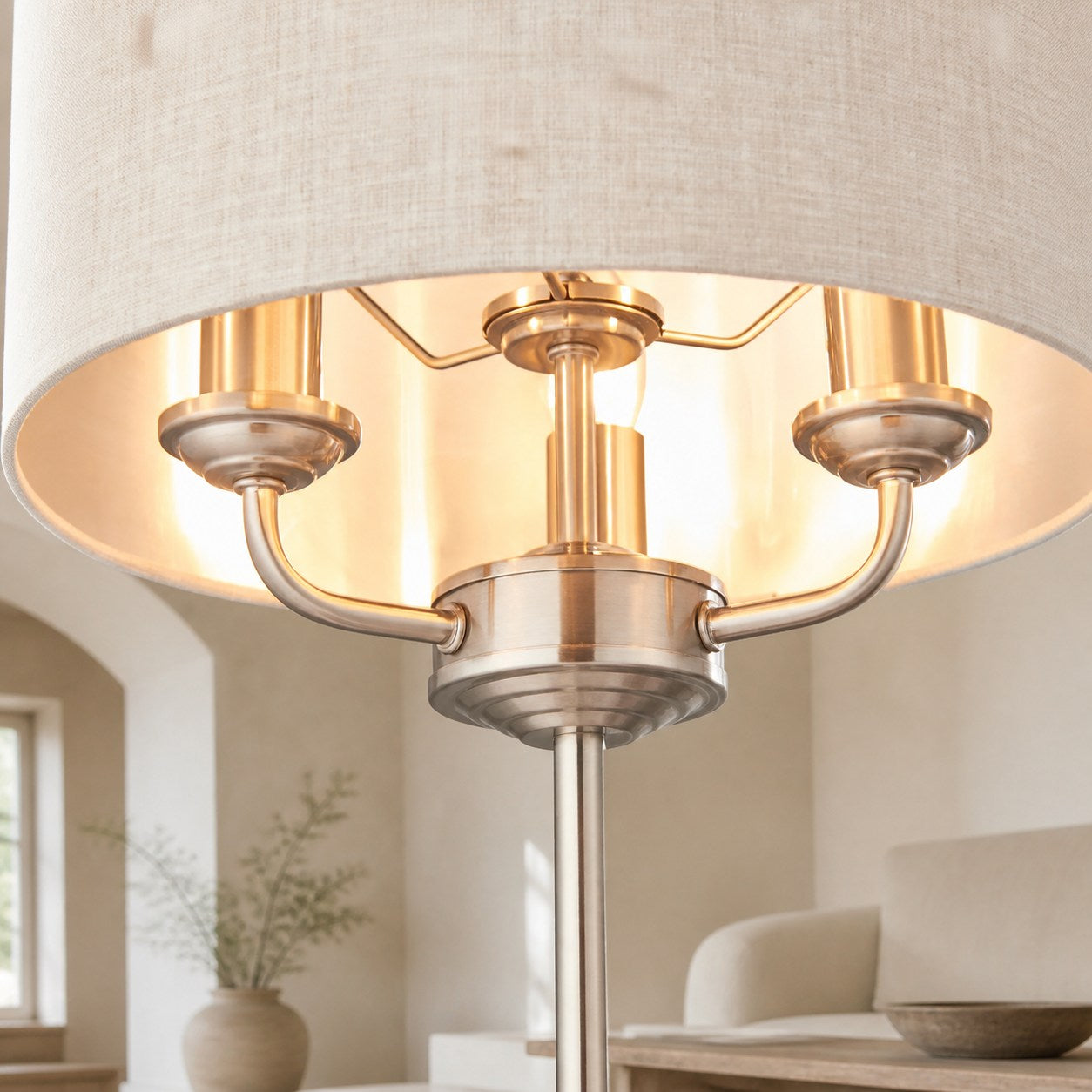 Tela Tischleuchte mit 1 oder 3 Leuchten – Modernes Leinen- und Metalldesign für Nachttisch oder Wohnzimmer