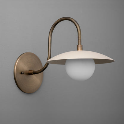 Curva Metal Arched Brass Wall Sconce - Elegant Metal Light for Modern Interiors