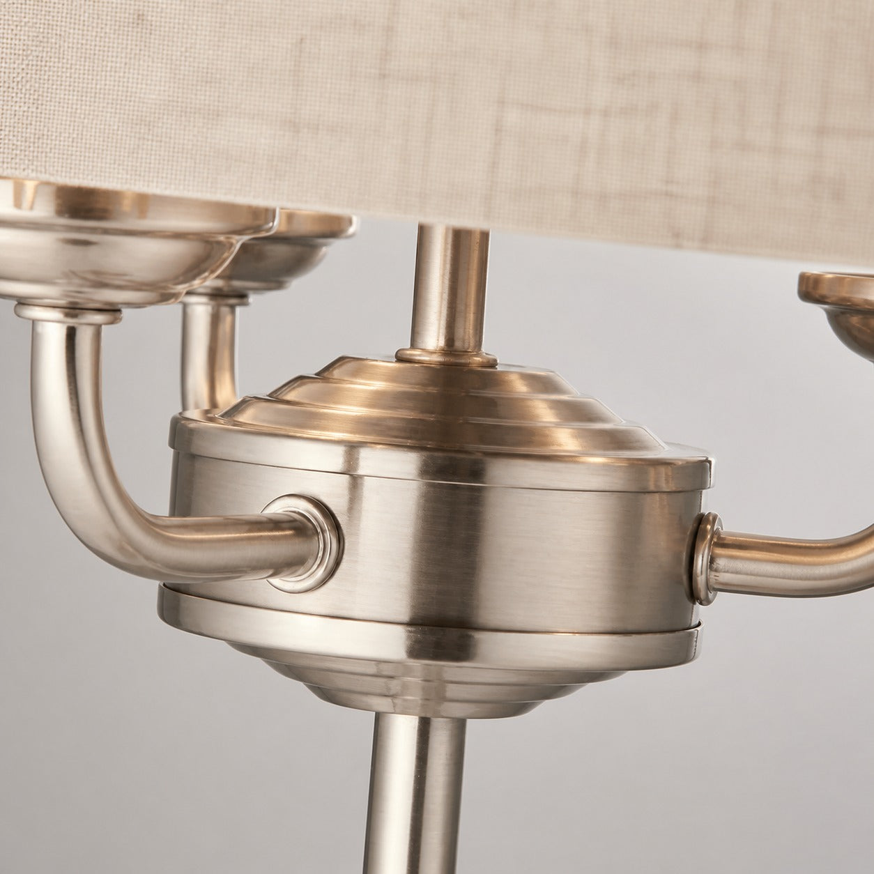 Tela Tischleuchte mit 1 oder 3 Leuchten – Modernes Leinen- und Metalldesign für Nachttisch oder Wohnzimmer
