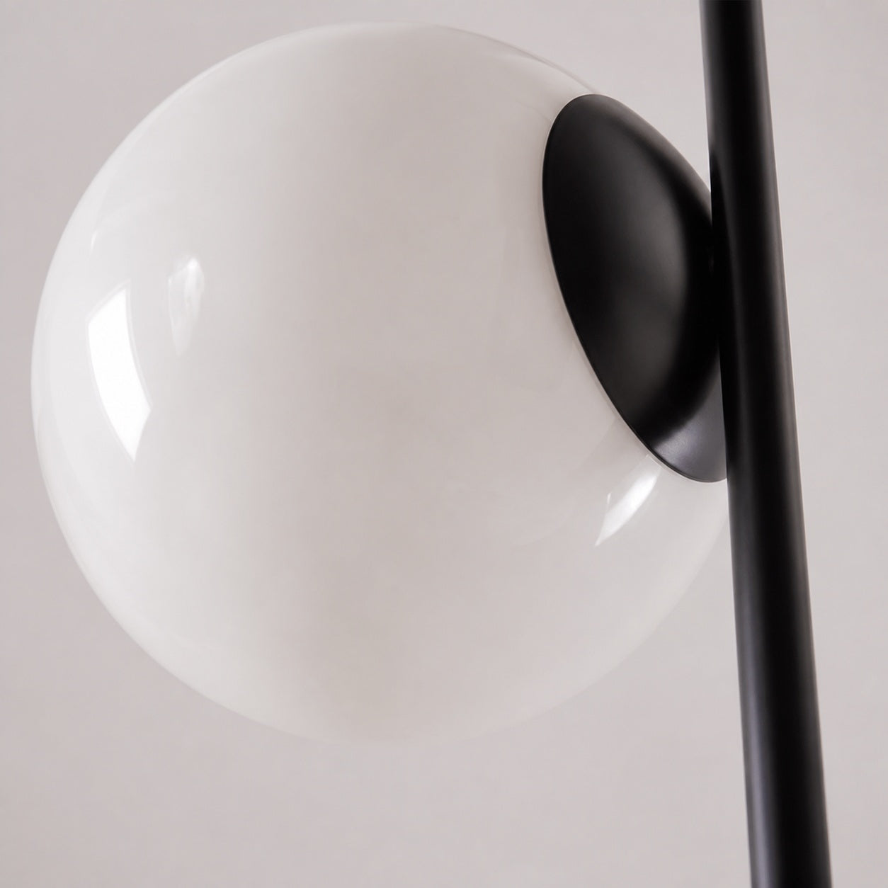 Brina Glass Multi-Light Stehleuchte – Moderne Stehleuchte mit Eleganz