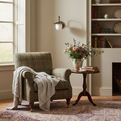 Curva Metal Arched Brass Wall Sconce - Elegant Metal Light for Modern Interiors