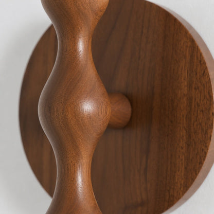 Savara Moderne Wandleuchte mit gebogenem Sockel – Sanfter, diffuser Stoffschirm für Flure und Wohnzimmer