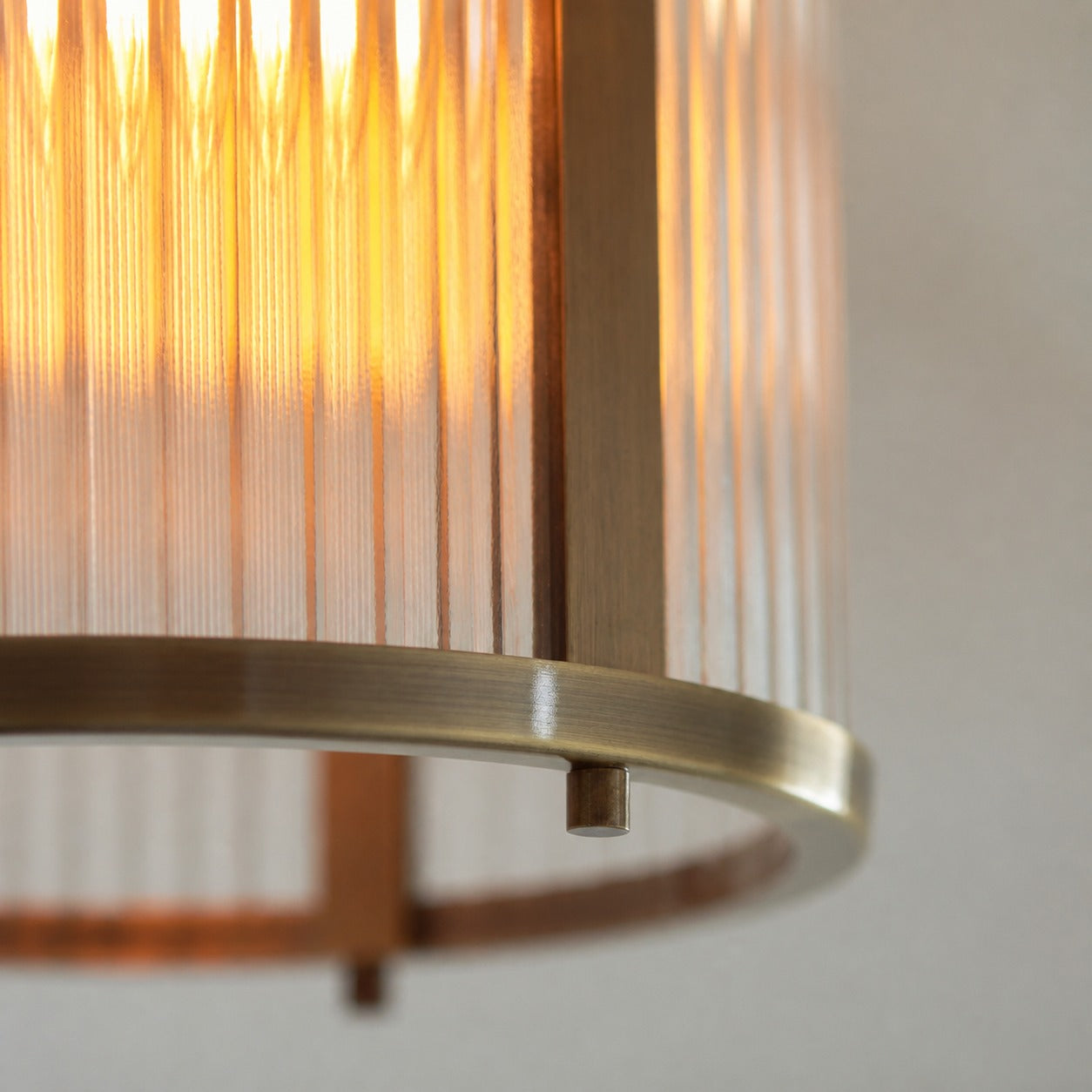 RibGlow Pendelleuchte aus geripptem Glas – Pendelleuchte im Antikstil für das Esszimmer