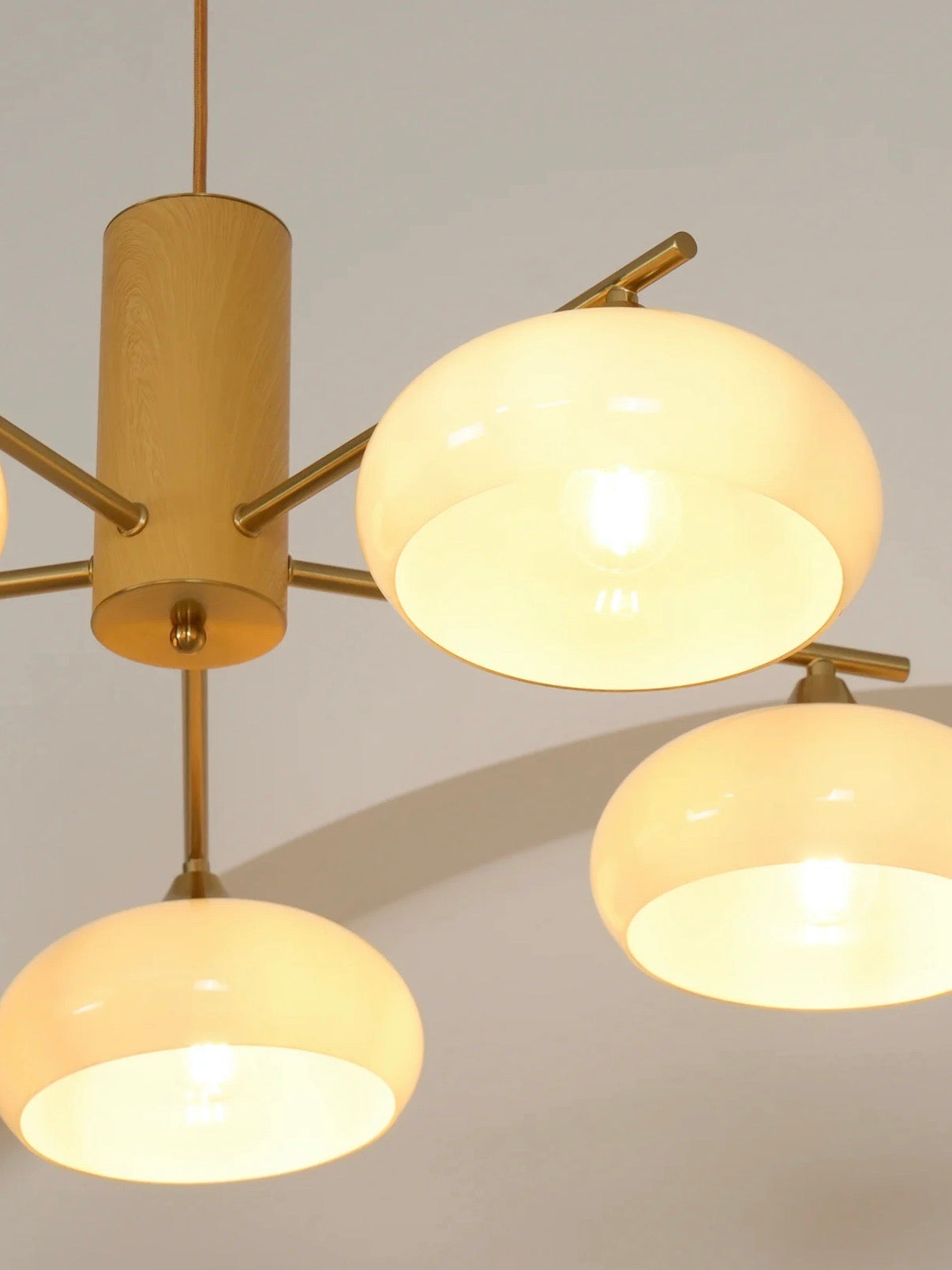 Mittelalterlicher Kronleuchter im Blockhausstil im Vintage-Stil