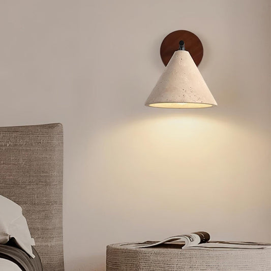Moderne, minimalistische, konische Wandleuchte aus Travertin