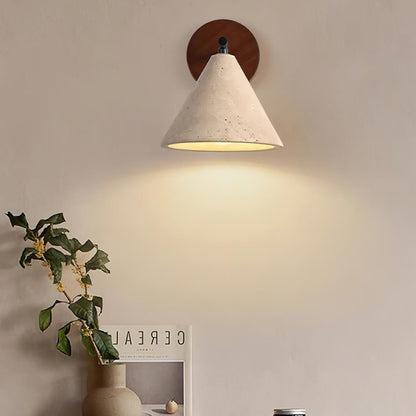 Moderne, minimalistische, konische Wandleuchte aus Travertin
