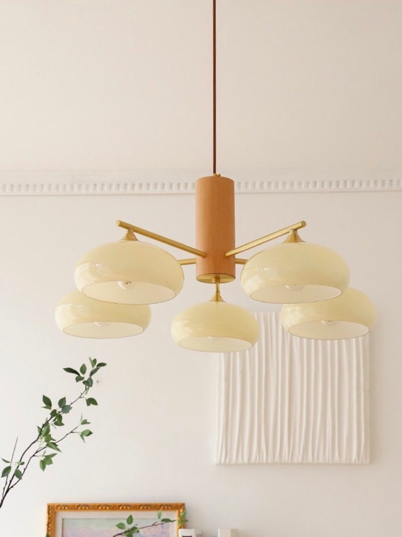 Mittelalterlicher Kronleuchter im Blockhausstil im Vintage-Stil