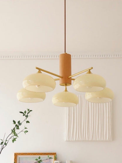 Mittelalterlicher Kronleuchter im Blockhausstil im Vintage-Stil