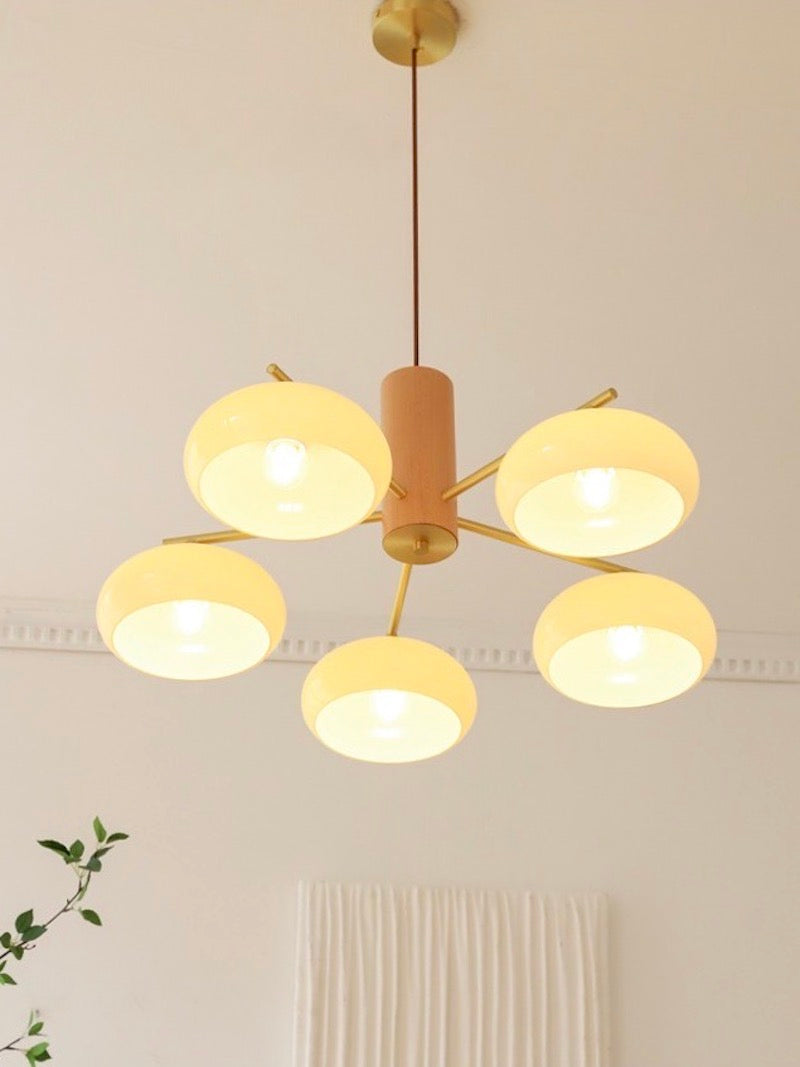 Mittelalterlicher Kronleuchter im Blockhausstil im Vintage-Stil