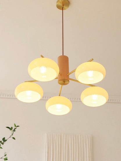 Mittelalterlicher Kronleuchter im Blockhausstil im Vintage-Stil