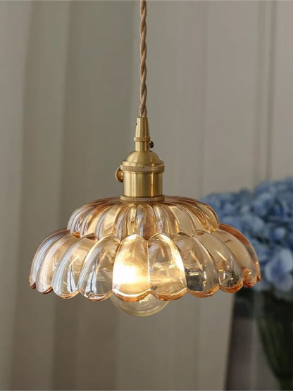 Vintage Pendelleuchte aus klarem Blütenglas für Schlafzimmer