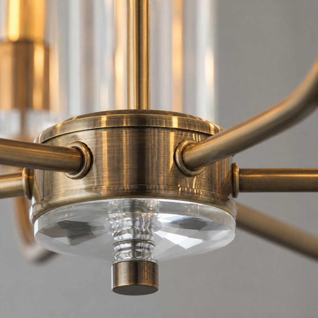 Beveline 6-flammige runde Pendelleuchte – Schirme aus geschliffenem Glas, elegantes Metallgestell für Essbereich und Kücheninsel
