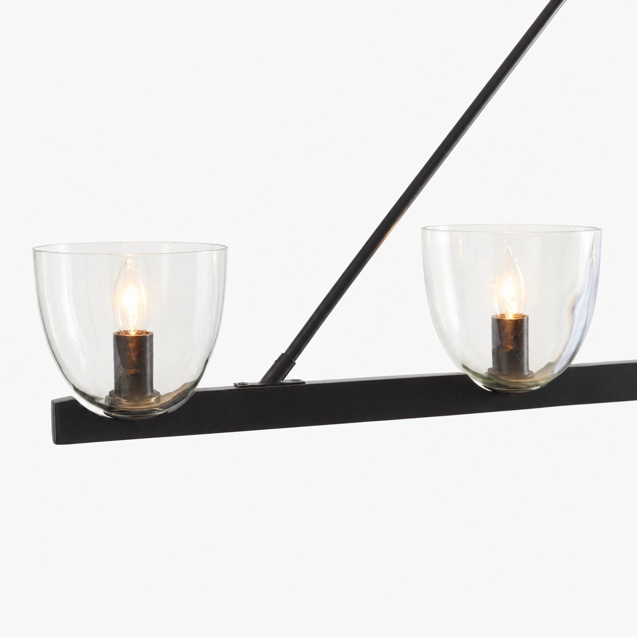 Auria Kronleuchter aus mundgeblasenem Glas und Metall – modernes Messingdesign
