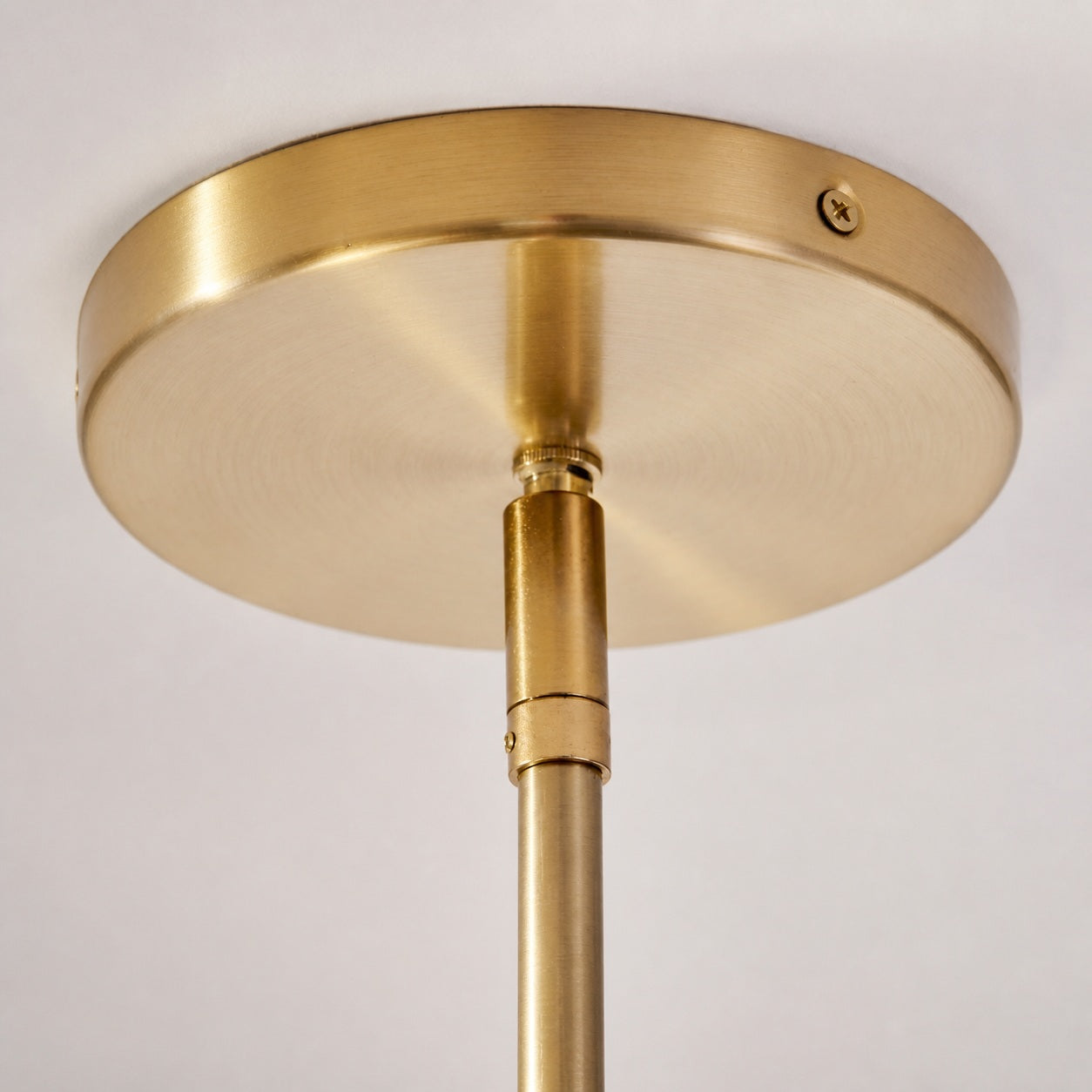 Tynora Pendelleuchte – Modern mit Metallic-Oberflächen und Glas
