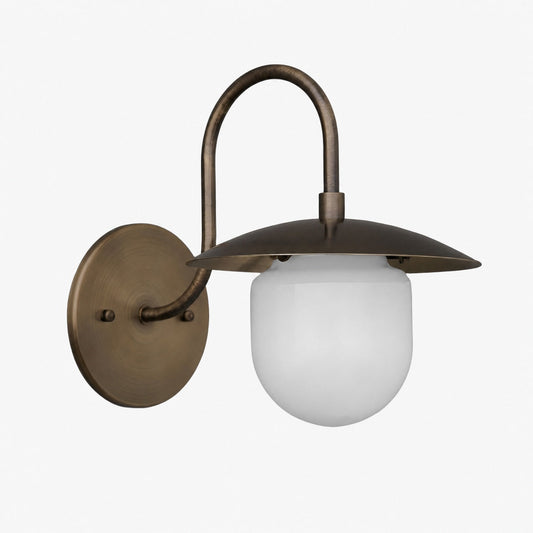 Curva Metall-Wandleuchte aus gewölbtem Messing – elegante Metallleuchte für moderne Innenräume