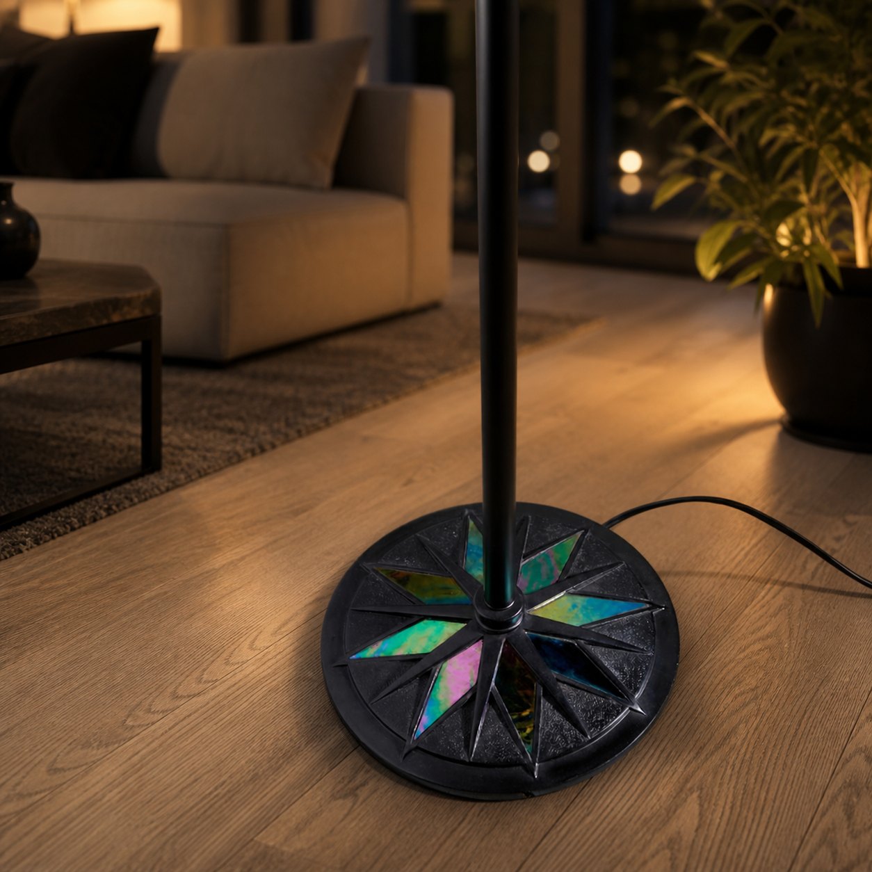 TF Dark Star Tiffany Stehleuchte – Art-Deco-Stehleuchte aus Buntglas für das Wohnzimmer