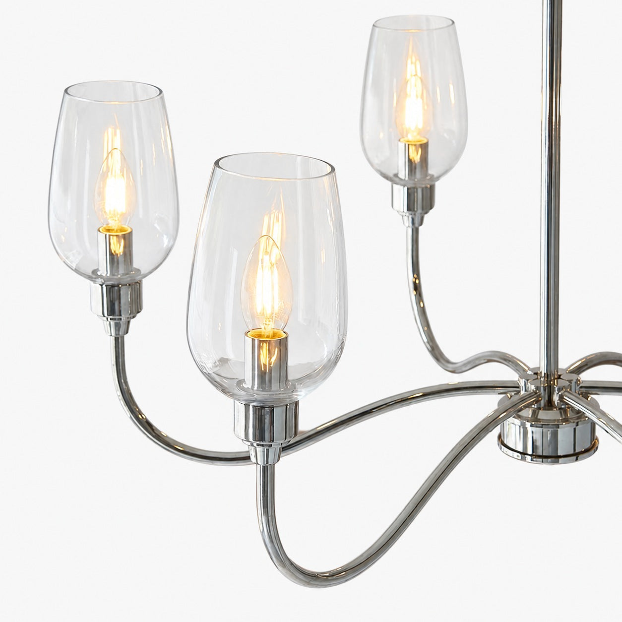 Clarione Art Deco 6-flammiger linearer Kronleuchter mit mundgeblasenen Glasschirmen für die Küche