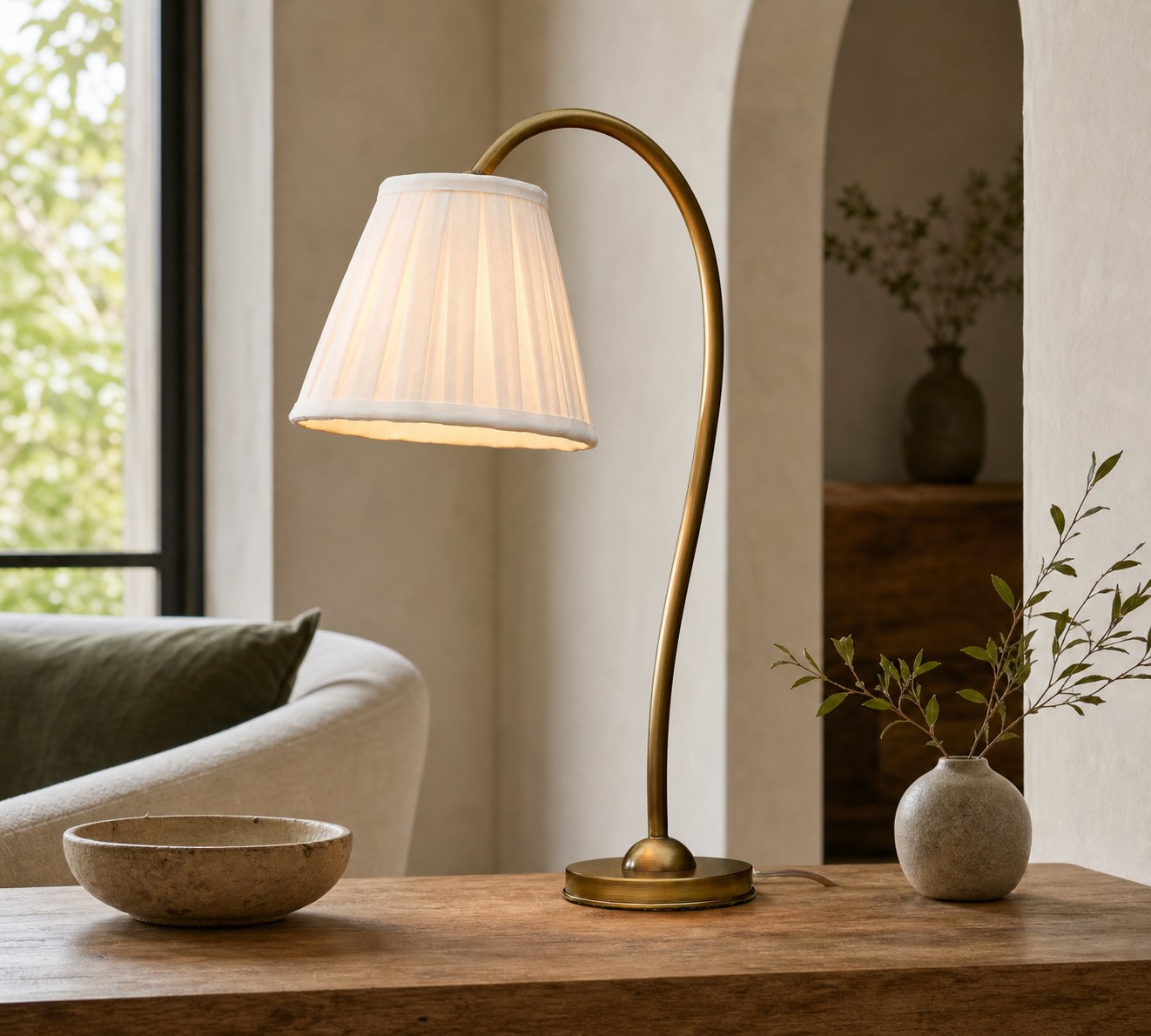 Luvora Eisen Tischlampe mit Strukturiertem Plisseeschirm im Vintage Look für Wohn und Arbeitsbereiche