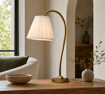 Luvora Eisen Tischlampe mit Strukturiertem Plisseeschirm im Vintage Look für Wohn und Arbeitsbereiche