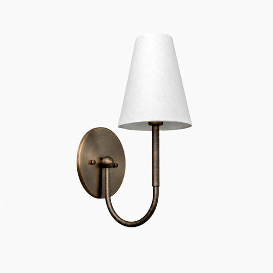 Traditionelle Wandleuchte der Curva Metal Collection – Messing-Finish mit Schirm