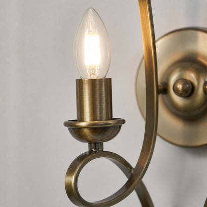 Foline Brushed Brass Wall Light – Timeless Wall Sconce for Living Rooms and Hallways