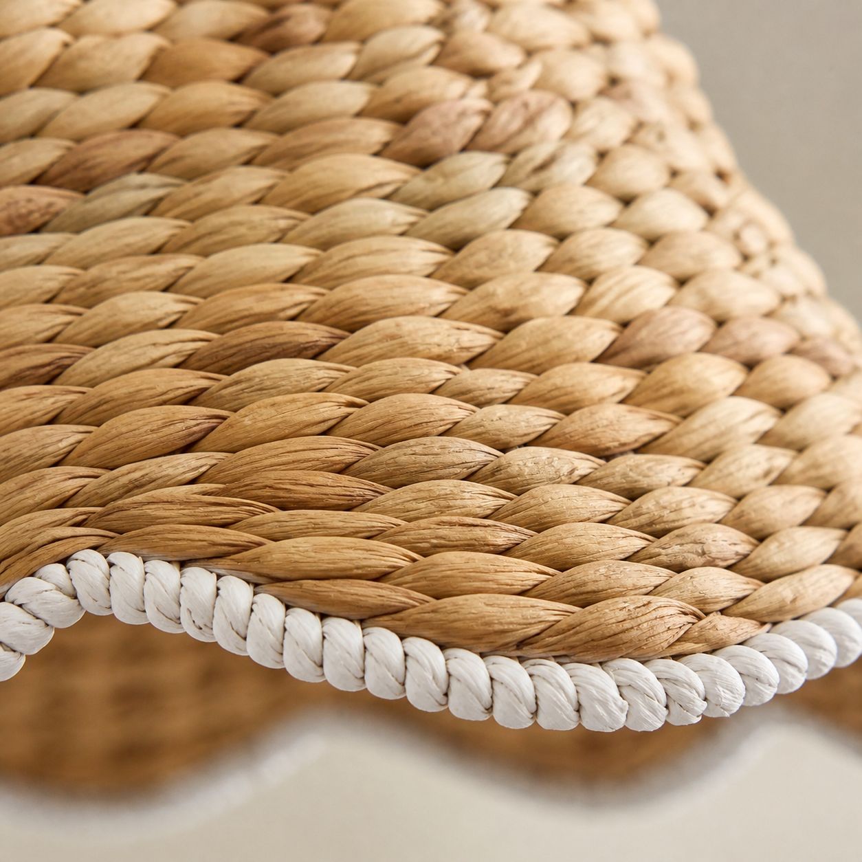 Ruvest Farmhouse Deckenleuchte – Muschelförmiges Rattan für warme Interieurs