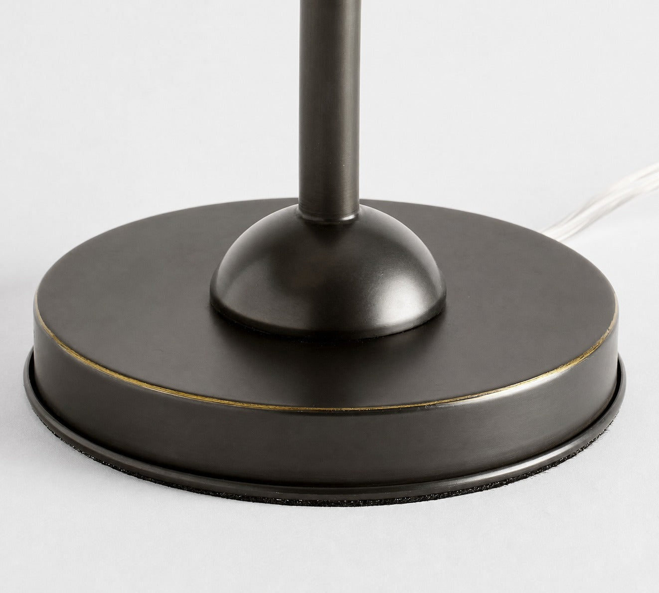 Luvora Eisen Tischlampe mit Strukturiertem Plisseeschirm im Vintage Look für Wohn und Arbeitsbereiche