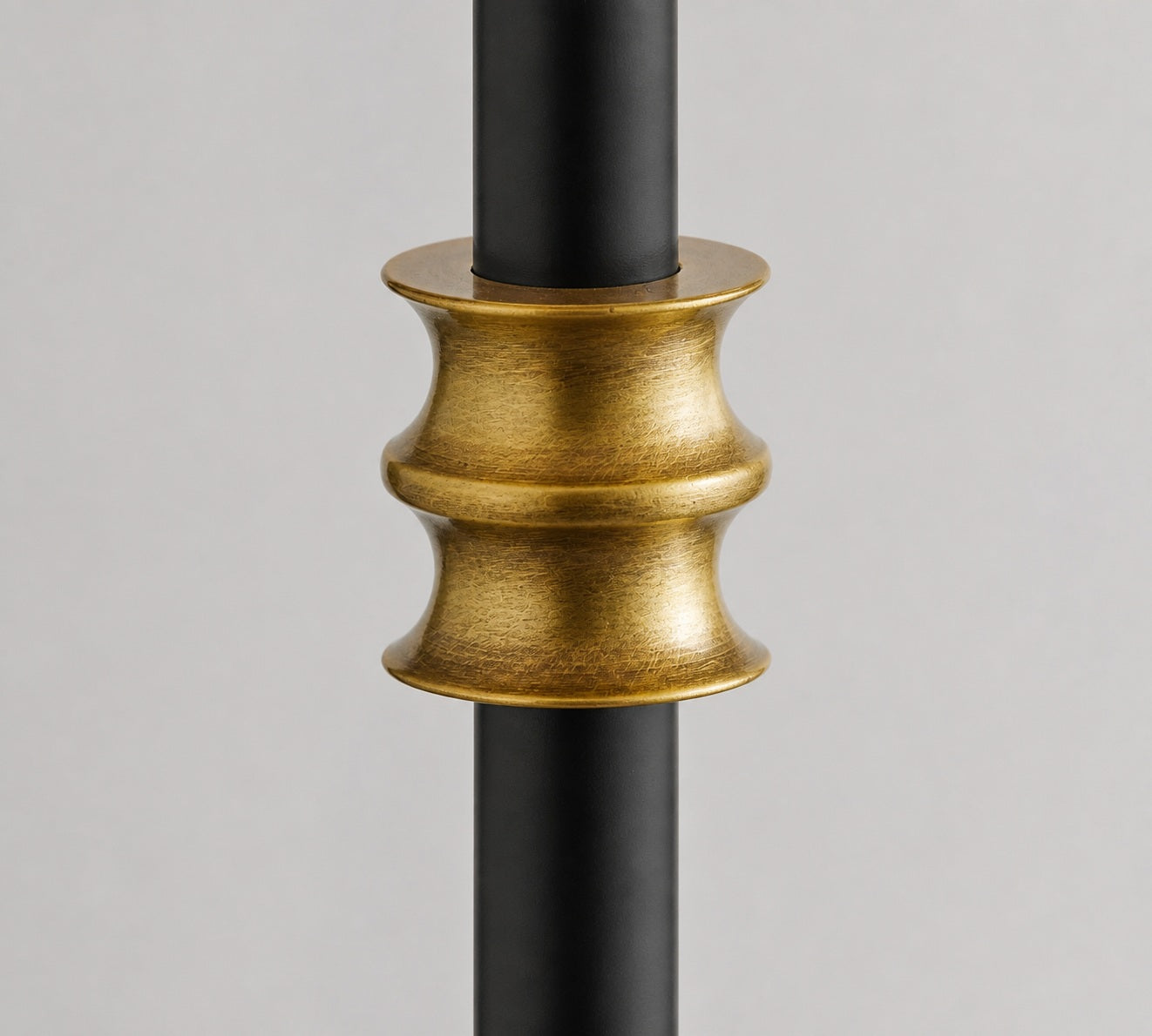 Calin Klassische Wandleuchte aus Metall mit Leinenlampenschirm - Elegante Akzentbeleuchtung für Flur und Wohnzimmer