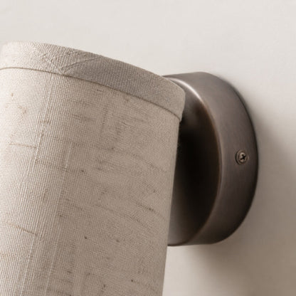 Zalen Wandleuchte in Leinenbronze mit Struktur – Sanfte Retro-Wandleuchte für Leseecken