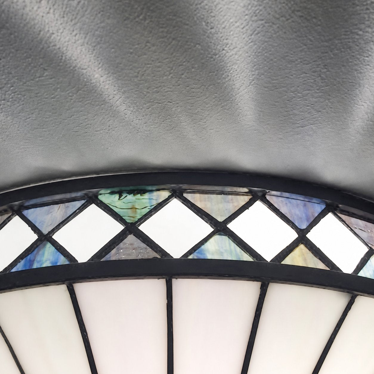 TF Fargo Geometrische Deckenleuchte – Handgefertigte Art-Deco-Lampe aus Buntglas für den Eingangsbereich