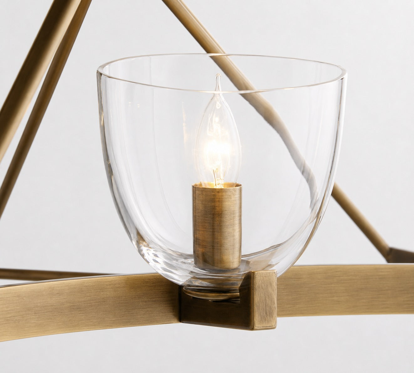Auria Kronleuchter aus mundgeblasenem Glas und Metall – modernes Messingdesign