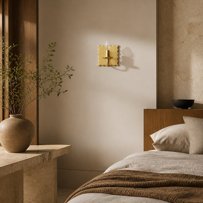 Modo Decorative Wall Light – Modern Wavy Metal Wall Sconce for Bedrooms and Hallways