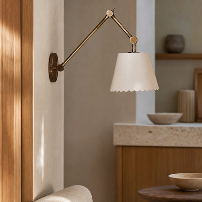 Foldray Scalloped Task Sconce – Wandleuchte aus Leder für Zuhause