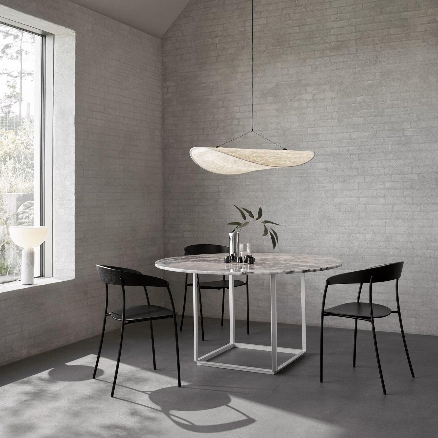 Tivelo Nordic Minimalist Floating Pendant Light – Modern Hanging Lamp for Living and Dining Spaces
