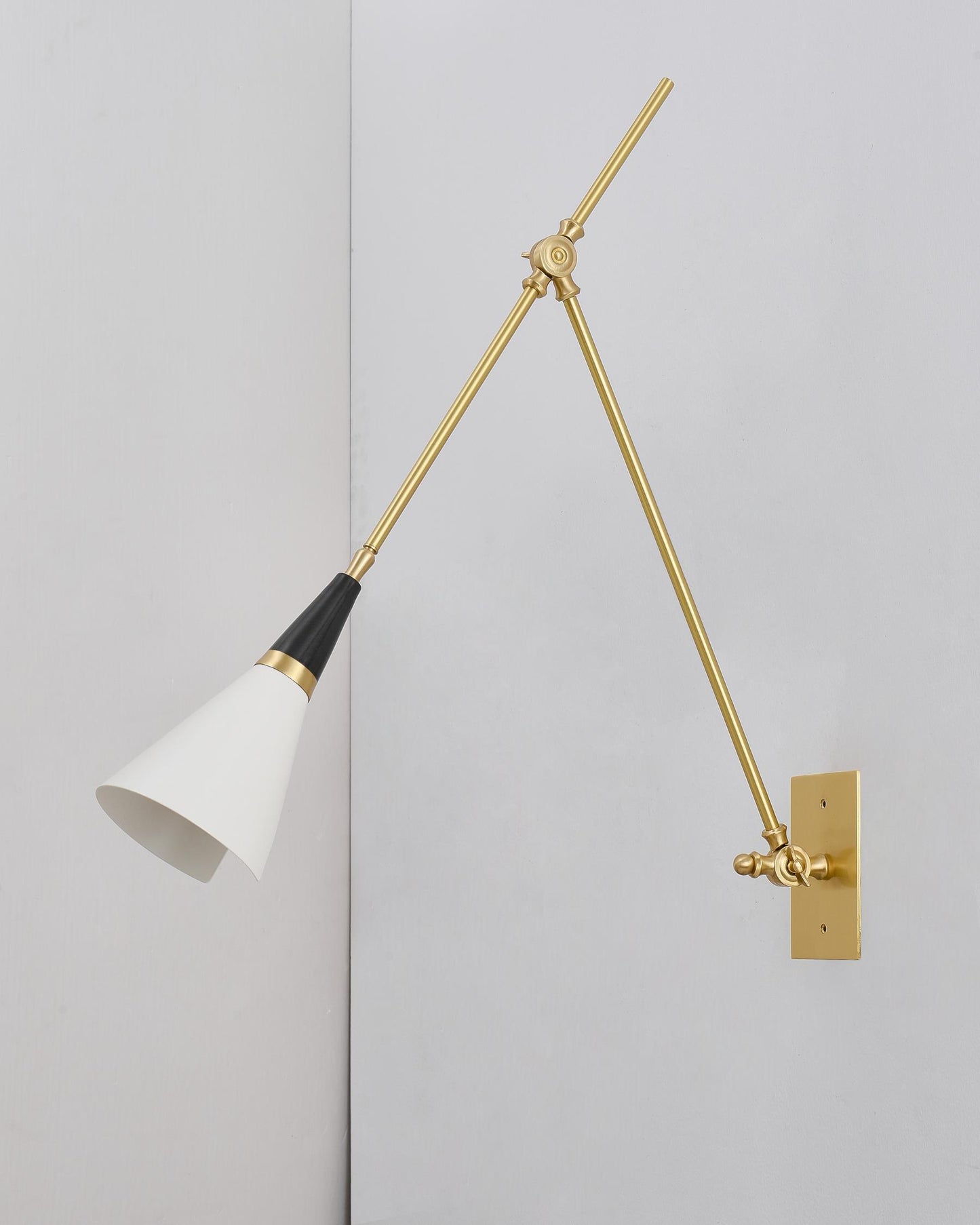 Magari Mid Century Wandleuchte Messing Schwenkbar