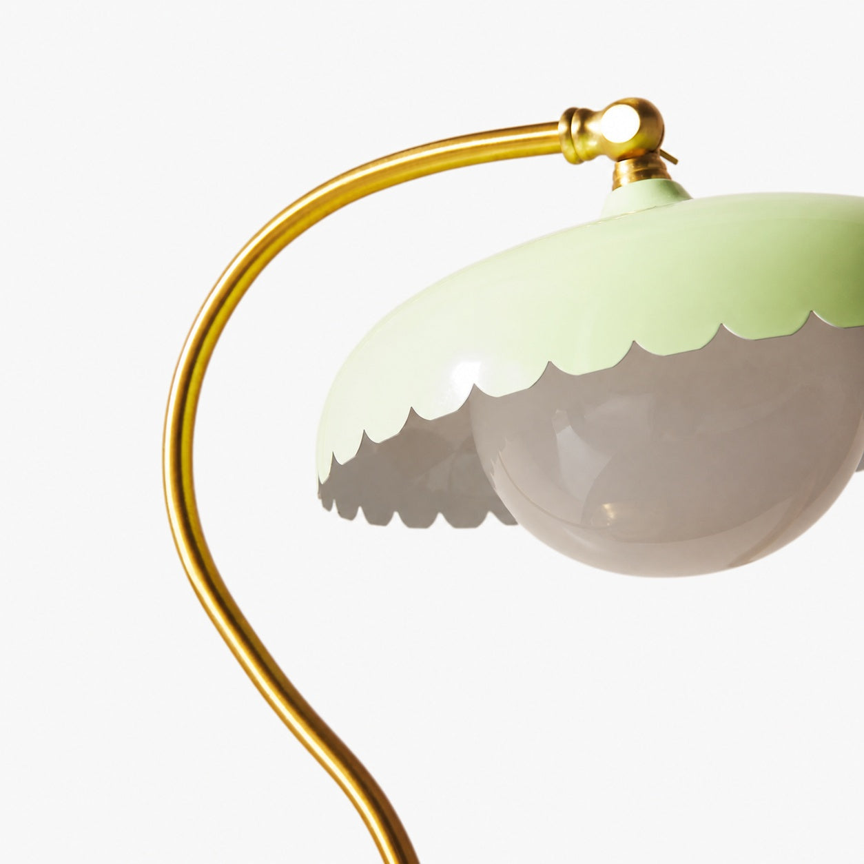 Rayla Elegante Scallop Glas Tischlampe - Atmosphärisches Licht - Schreibtisch oder Beistelltisch