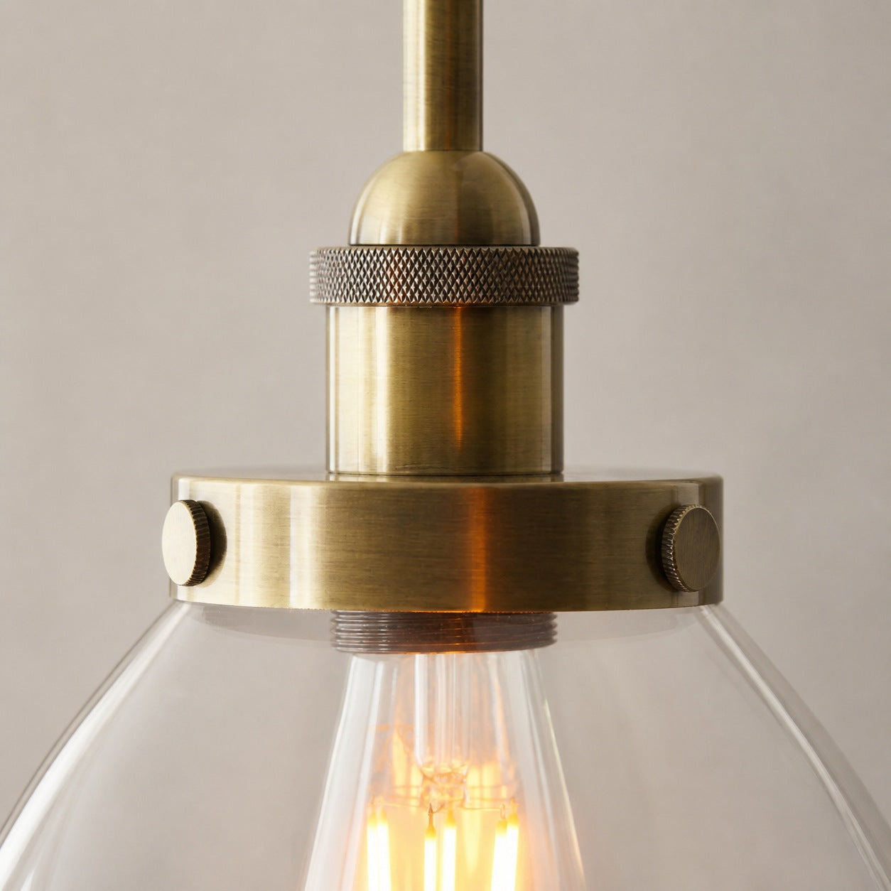 Novera Industrial 3-flammige lineare Pendelleuchte - Moderner Metallstil für Küche und Esszimmer