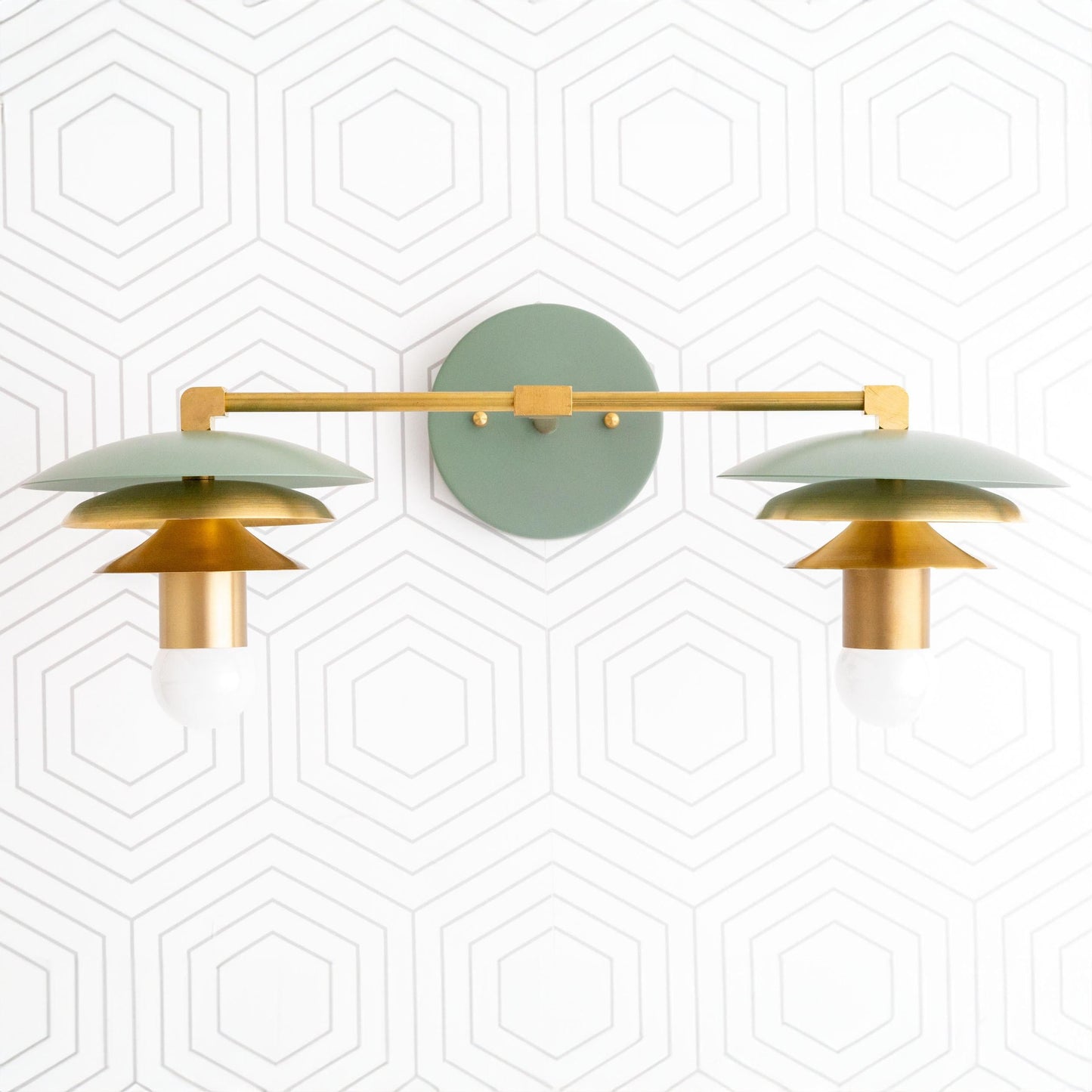 Artivo Layered Brass Design – Scandinavian Style – Wall Sconce – Ideal for Modern Bathrooms