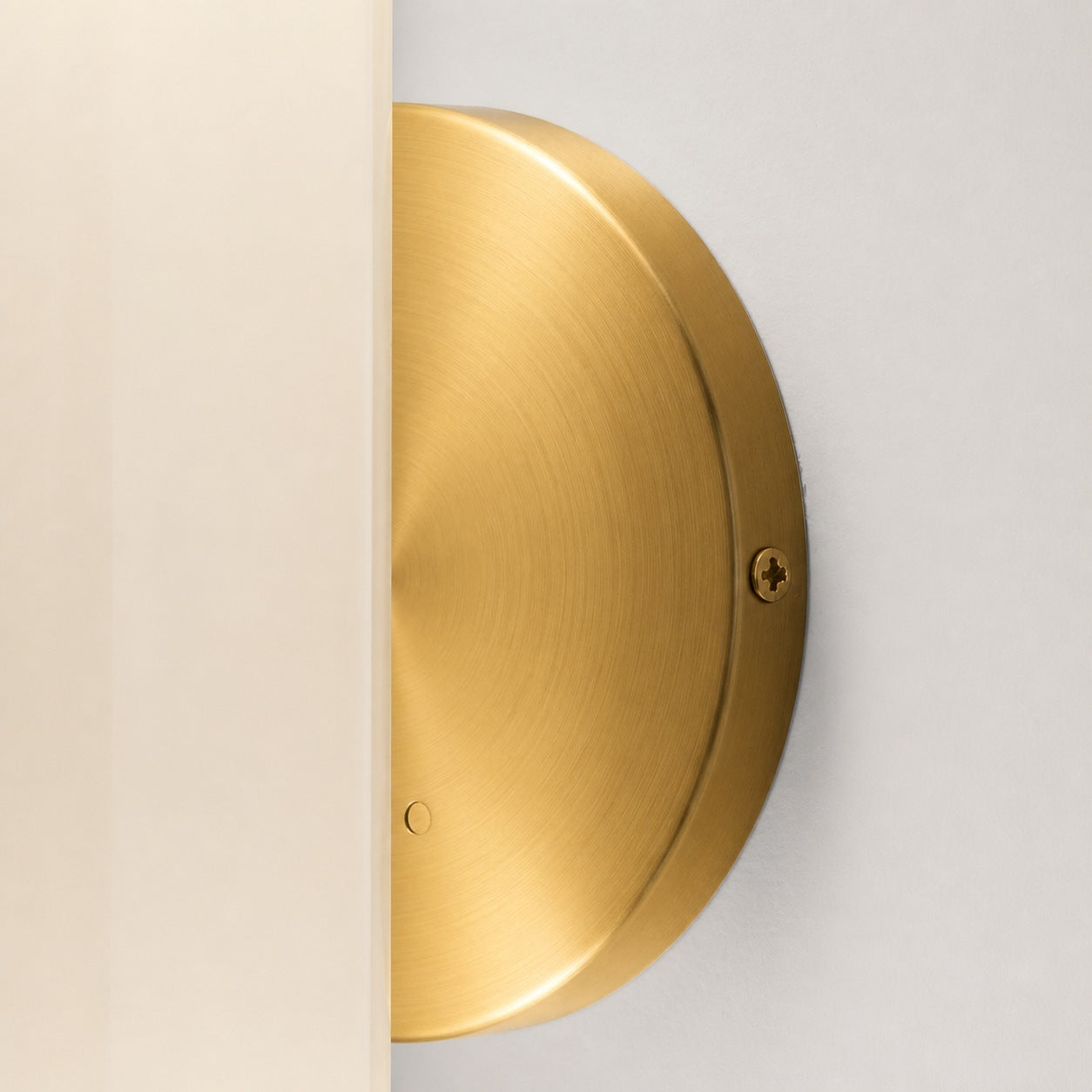 Moderne Glaswandleuchte von Vilonass – Längliches, minimalistisches Design für Innen- und Außenbereiche