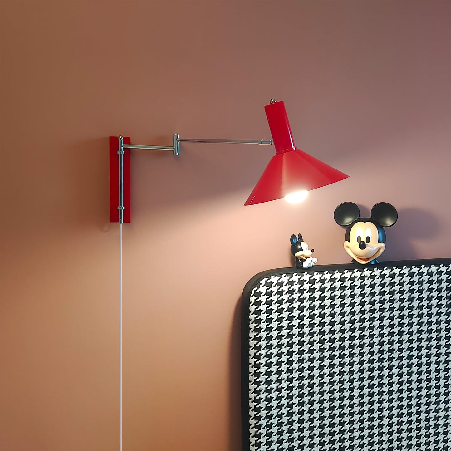 Moderne Bauhaus Schwenkbare Wandleuchte für Esstisch mit Kabel und Stecker