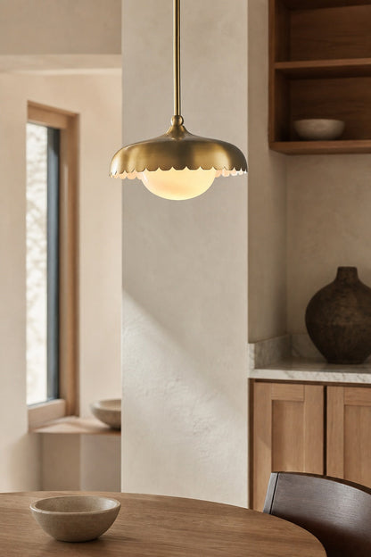 Rayla Scallop Pendelleuchte – Retro Messing Deckenlampe für Esszimmer & Küche