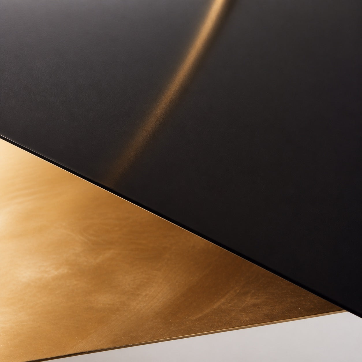 Tynora Pendelleuchte – Modern mit Metallic-Oberflächen und Glas