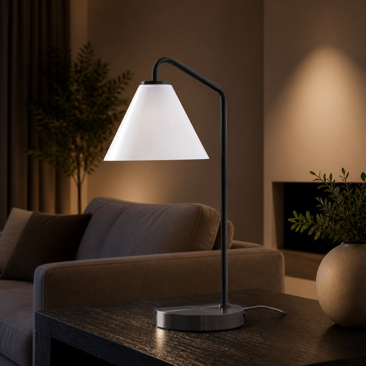 Conica Skulpturale Kegel-Tischlampe – Moderne Glasbeleuchtung für Schlafzimmer oder Schreibtisch