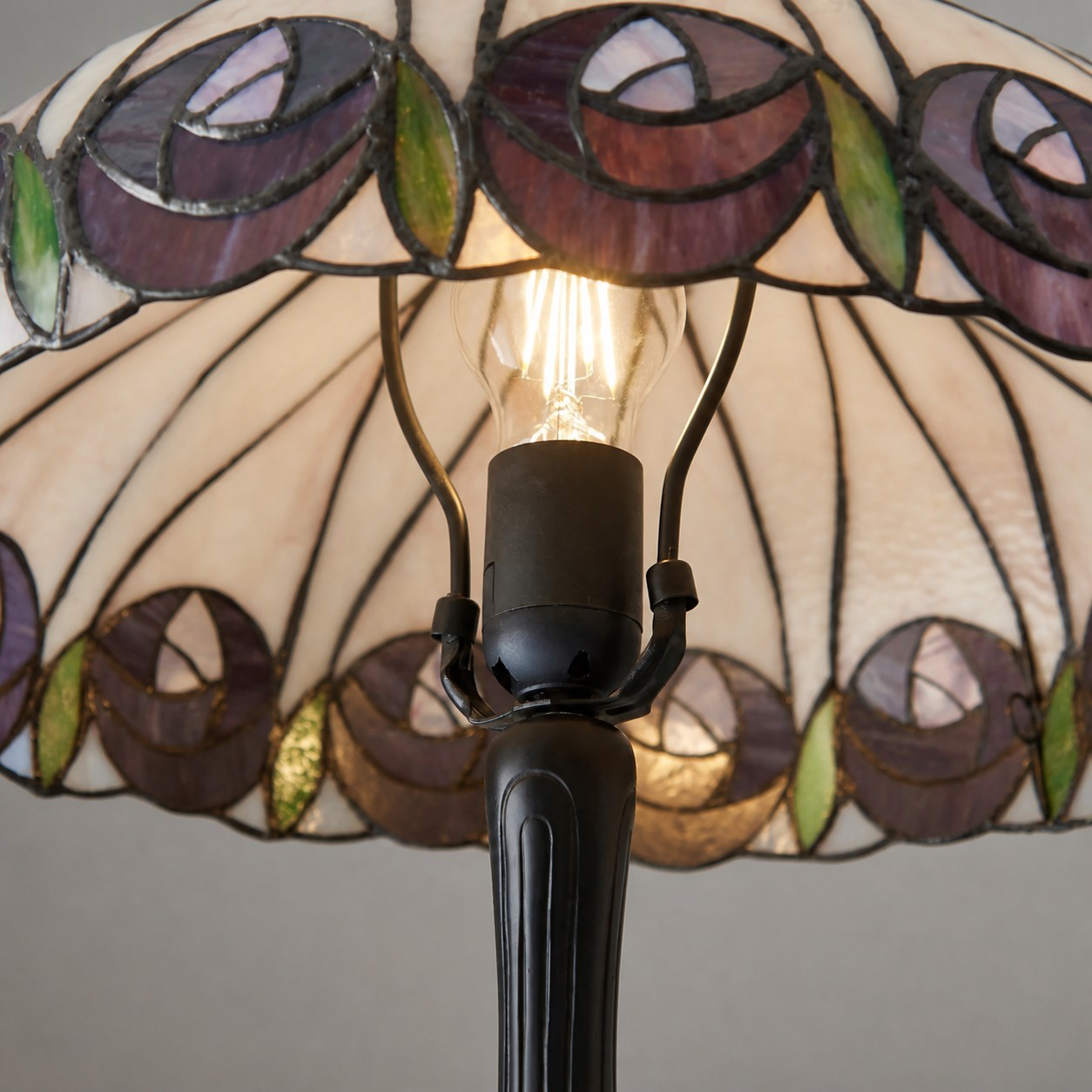 TF Hutchinson Art-Glass Tiffany Style Table Lamp – Handcrafted Design for Home and Office
