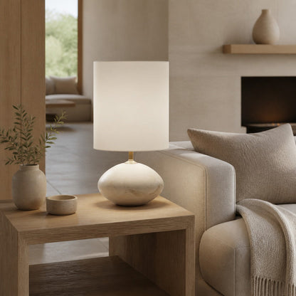 Albi Tischleuchte mit elegantem Zylinderfuß – Warmes Licht für moderne Interieurs und kleine Räume