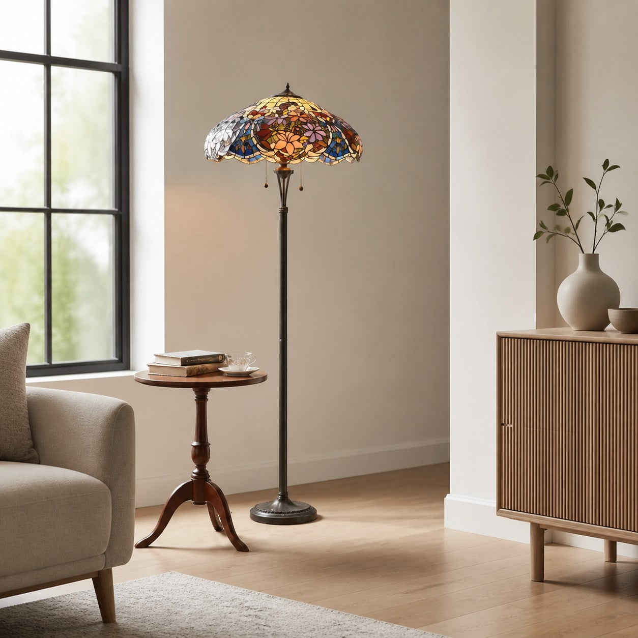 TF Sullivan Tiffany Stehlampe - Florales Buntglasdesign für Arbeits- oder Wohnzimmer