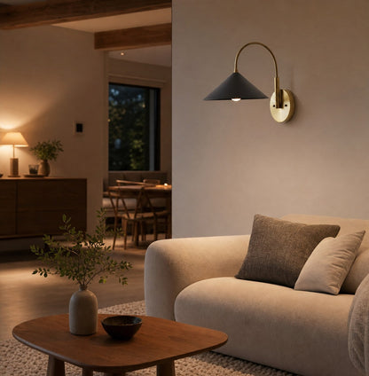 Curva Metall-Wandleuchte im Vintage-Stil – eleganter kegelförmiger Lampenschirm für Schlafzimmer