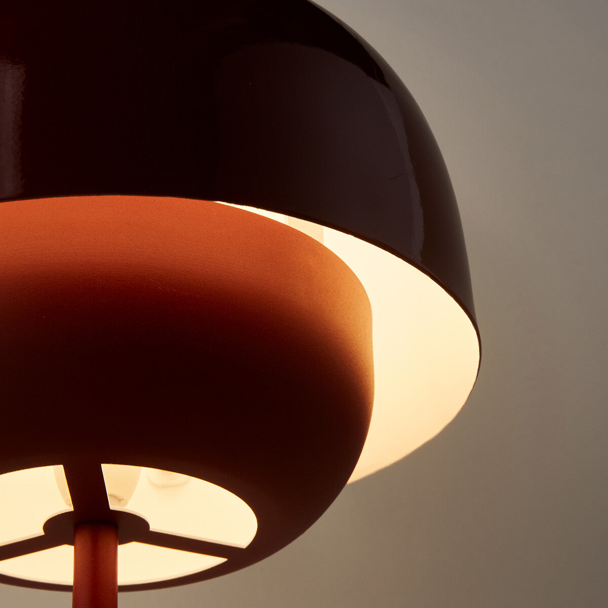 Clinco Colored Metal Table Lamp – Stylish Lighting for Bedrooms and Offices